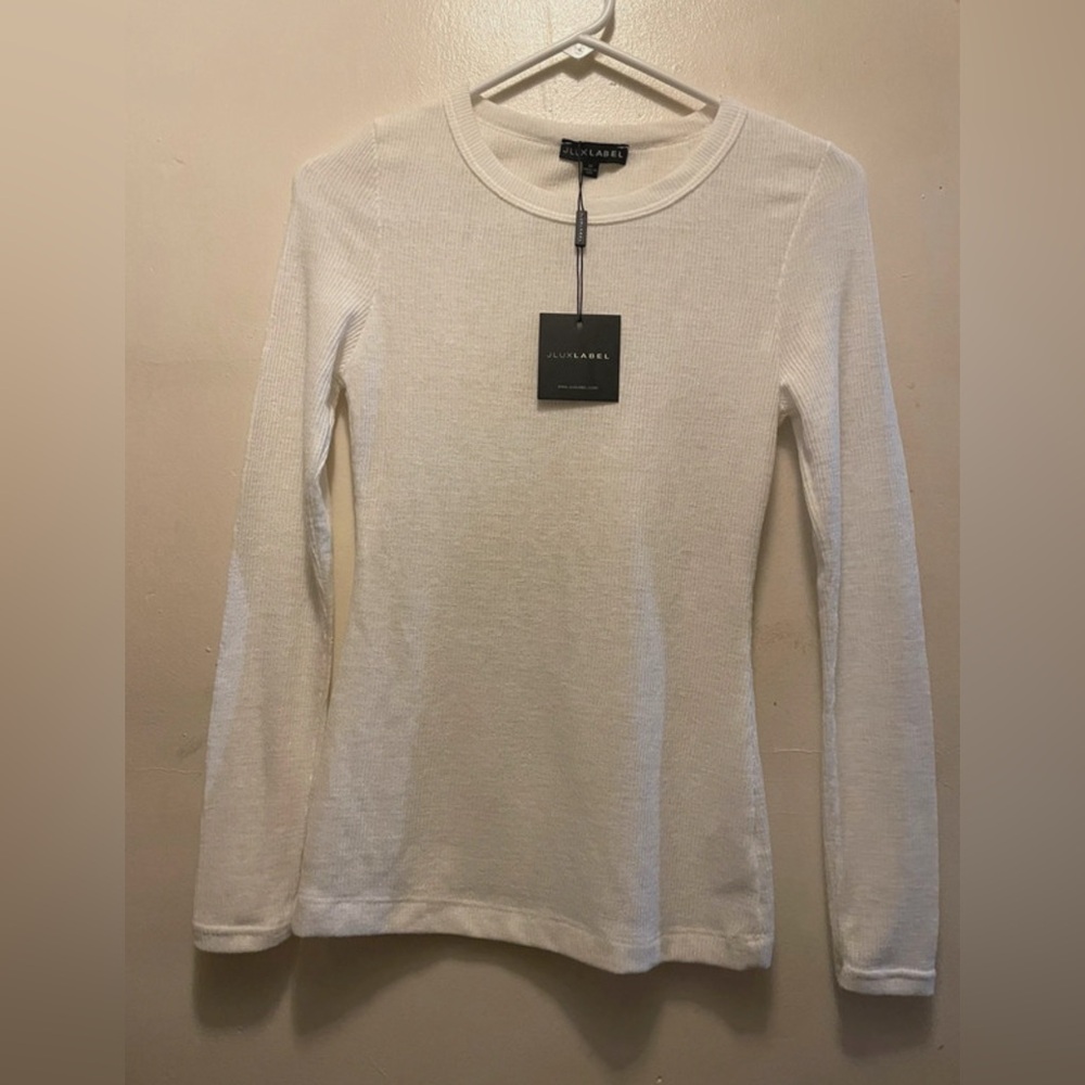Super cute super soft white shirt 🤍